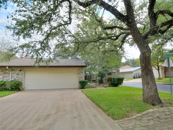 a front view of house with yard