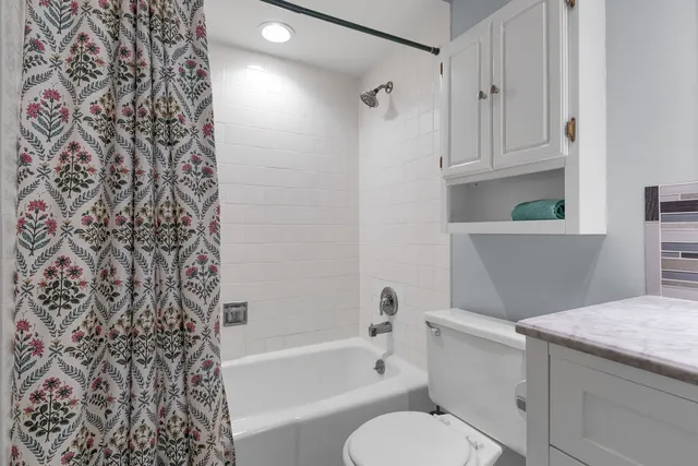 $225,000 | 520 Shorely Drive, Unit 201, Barrington, IL 60010