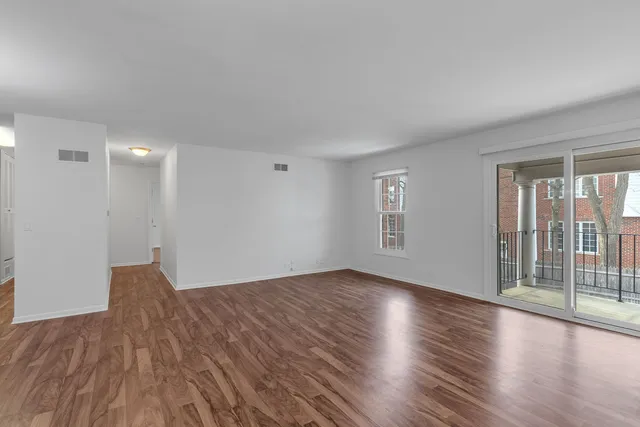 $225,000 | 520 Shorely Drive, Unit 201, Barrington, IL 60010