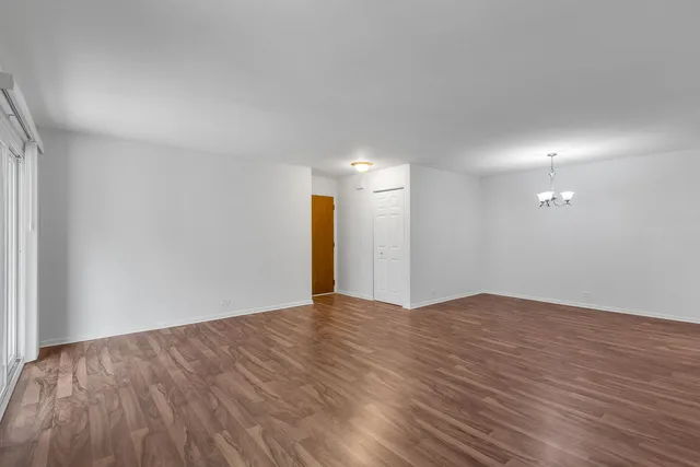 $225,000 | 520 Shorely Drive, Unit 201, Barrington, IL 60010