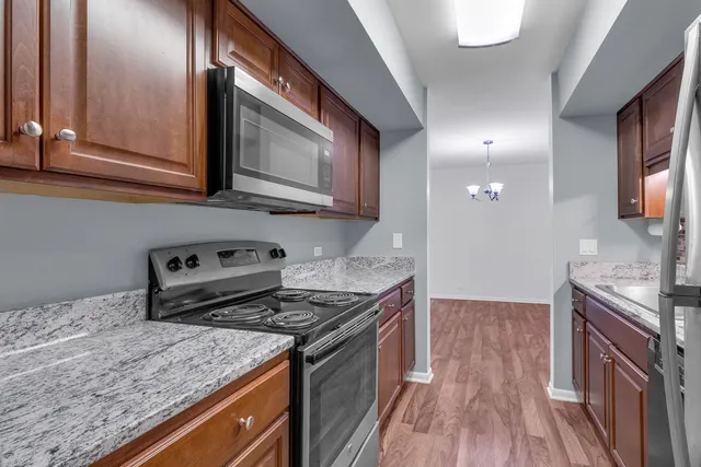 $225,000 | 520 Shorely Drive, Unit 201, Barrington, IL 60010