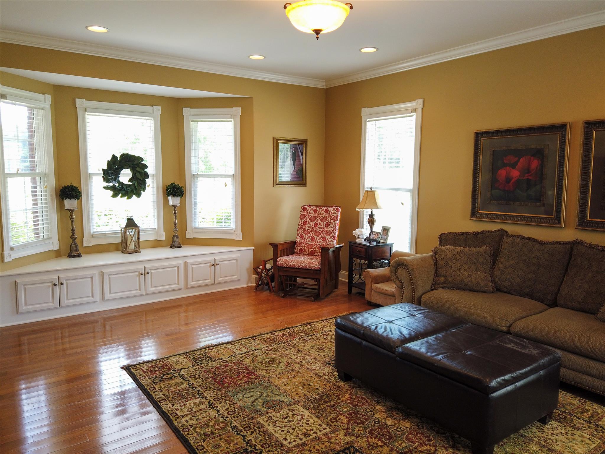 3539 Old Rome Pike Lebanon, TN 37087 - Photo 19 of 30 Den with bay window and storage bench