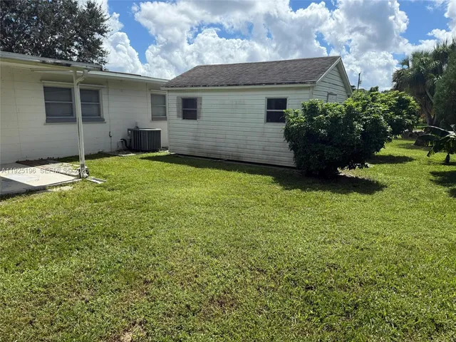 $1,700 | 1104 East Jasmine Road, Lehigh Acres, FL 33936