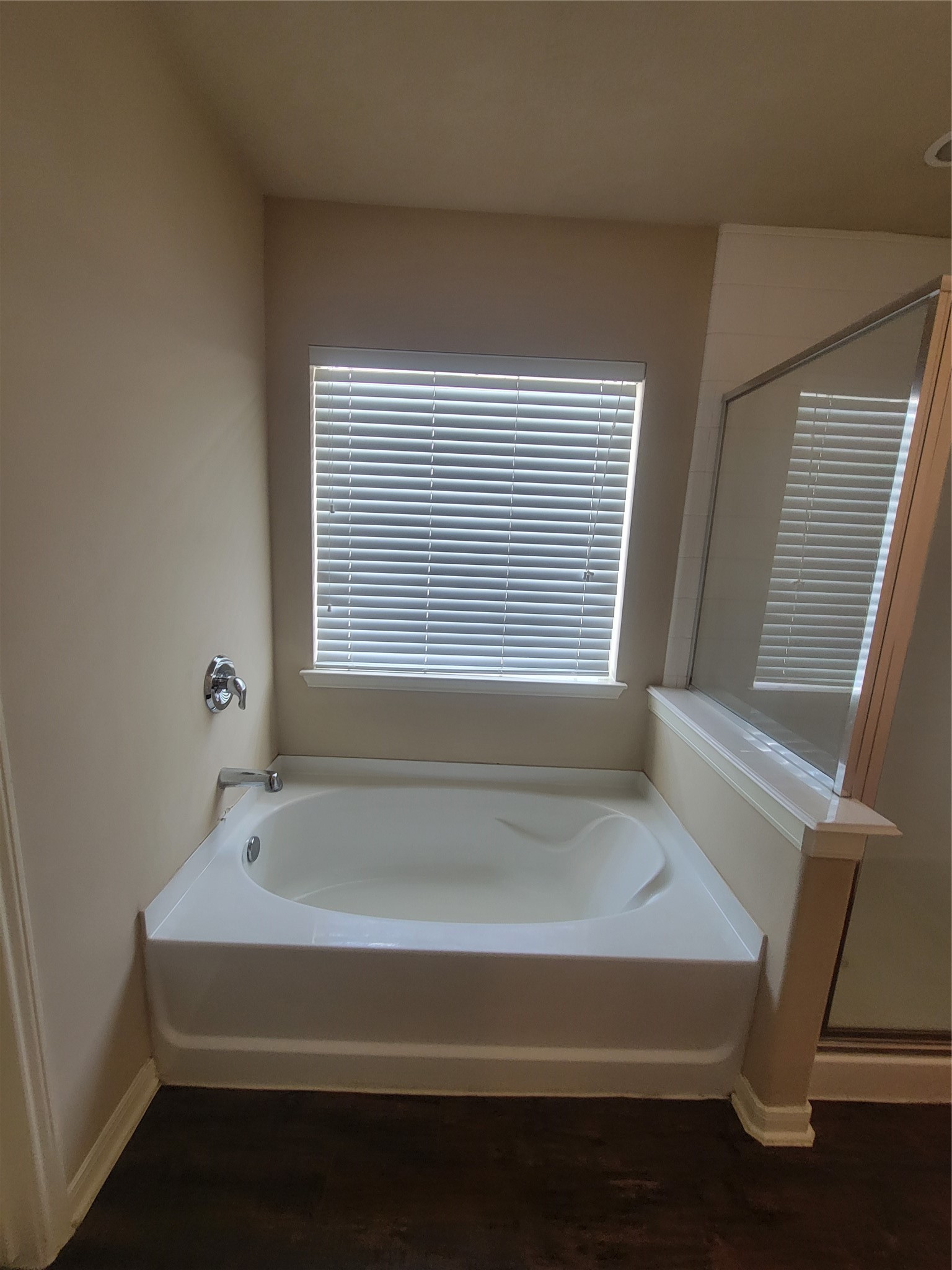 3110 Clover Ranch Circle Katy, TX 77494 - Photo 19 of 28 a bathroom with bathtub and window