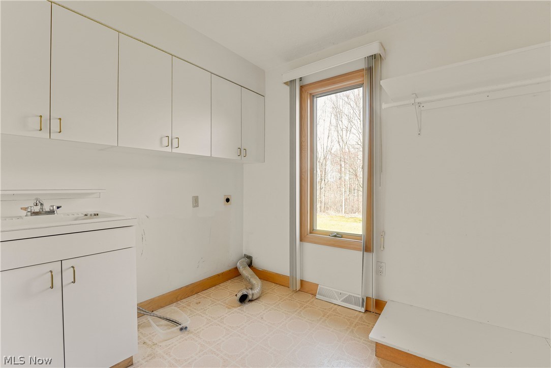 13015 Pearl Road Chardon, OH 44024 - Photo 17 of 50