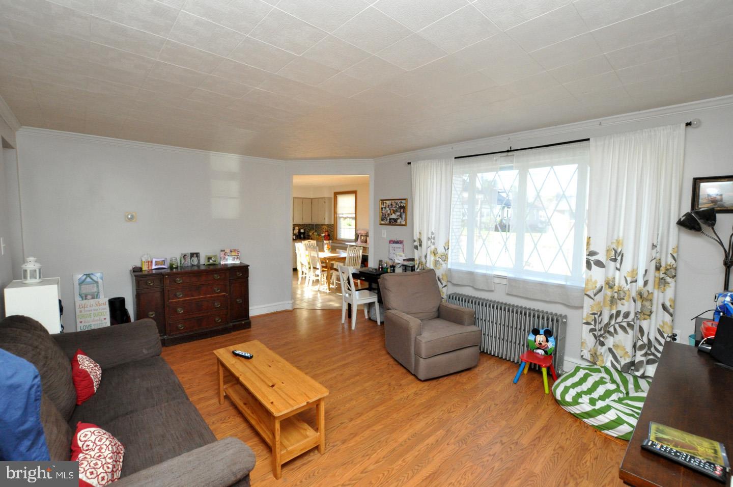 359 North Forklanding Road Maple Shade, NJ 08052 - Photo 5 of 29 Living room