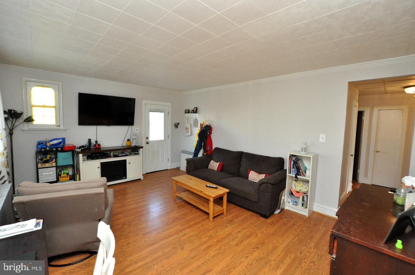 359 North Forklanding Road Maple Shade, NJ 08052 - Photo 7 of 29 Living Room