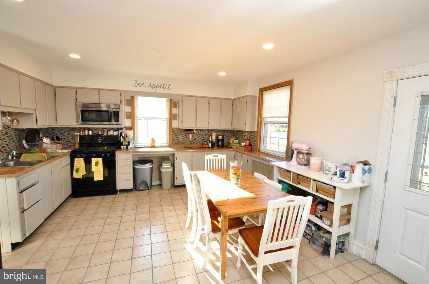 359 North Forklanding Road Maple Shade, NJ 08052 - Photo 8 of 29 Kitchen