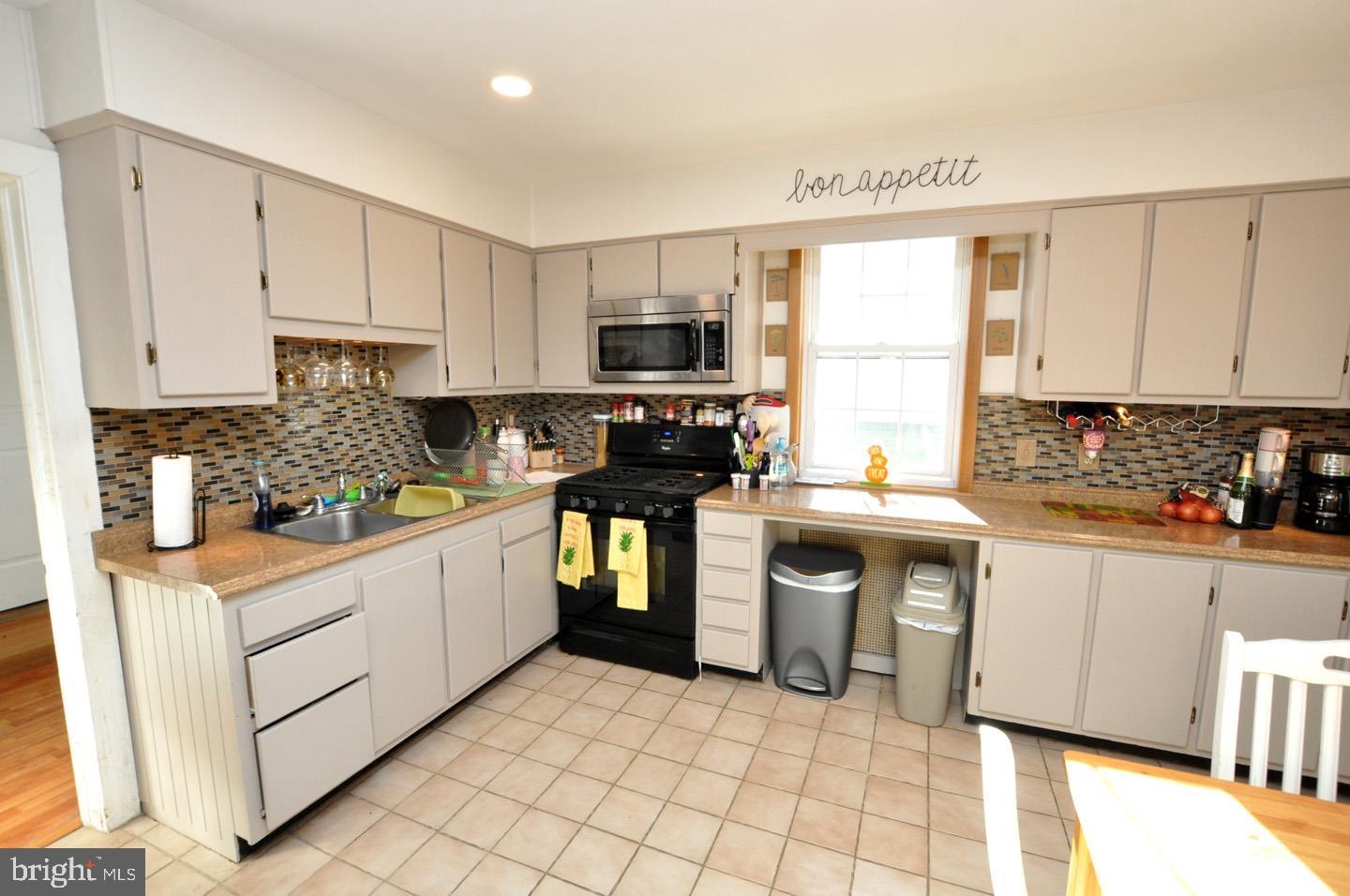 359 North Forklanding Road Maple Shade, NJ 08052 - Photo 9 of 29 Gallery Image 9