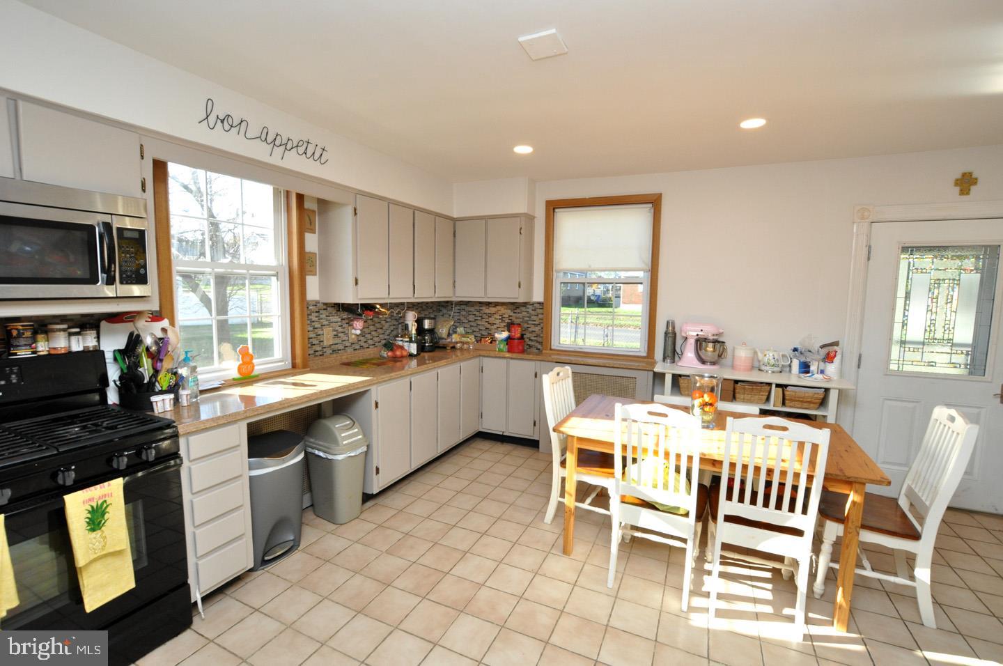 359 North Forklanding Road Maple Shade, NJ 08052 - Photo 10 of 29 Gallery Image 10