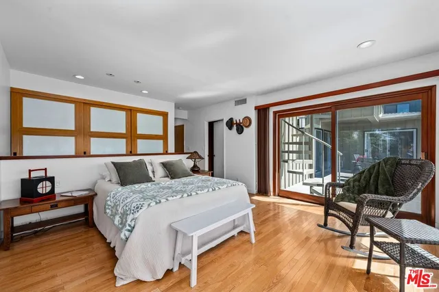 $2,250,000 | 13201 Cheltenham Drive, Sherman Oaks, CA 91423