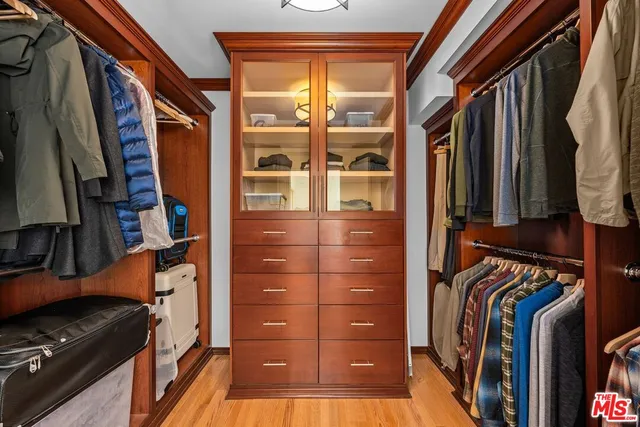 $2,250,000 | 13201 Cheltenham Drive, Sherman Oaks, CA 91423