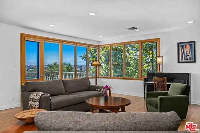 $2,250,000 | 13201 Cheltenham Drive, Sherman Oaks, CA 91423