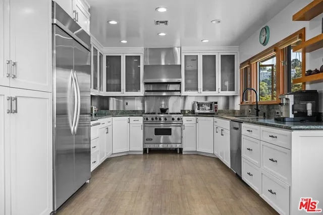 $2,250,000 | 13201 Cheltenham Drive, Sherman Oaks, CA 91423