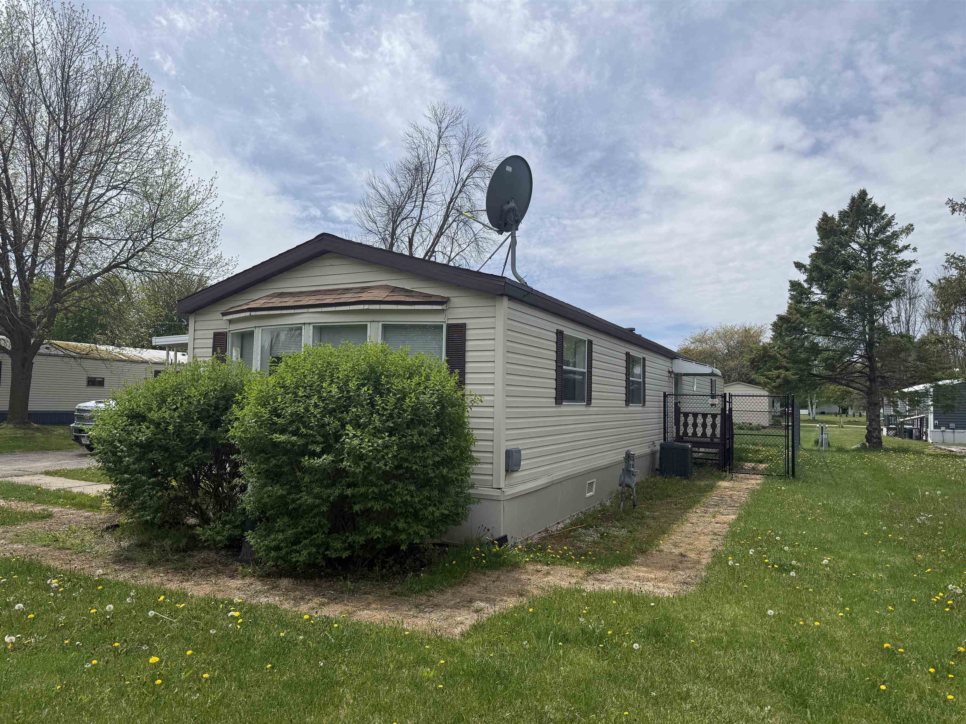 N5935 Derby Lane Cecil, WI 54111 - Photo 2 of 21