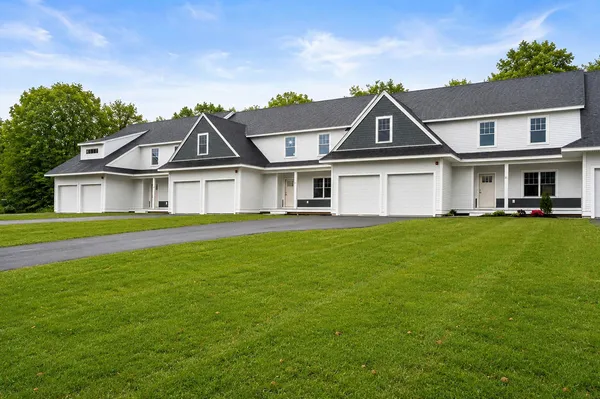 $639,900 | 71 Driftwood Circle, Unit 27, Sandown, NH 03873