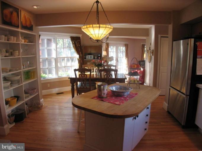 6410 Pinehurst Road Baltimore, MD 21212 - Photo 11 of 30 KITCHEN VIEW TOWARDS BREAKFAST AREA & FAM RM