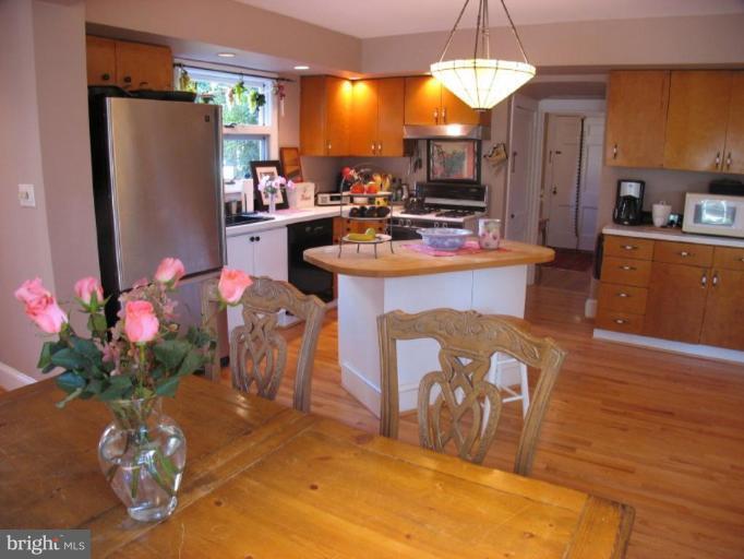 6410 Pinehurst Road Baltimore, MD 21212 - Photo 13 of 30 KITCHEN BREAKFAST AREA & ISLAND