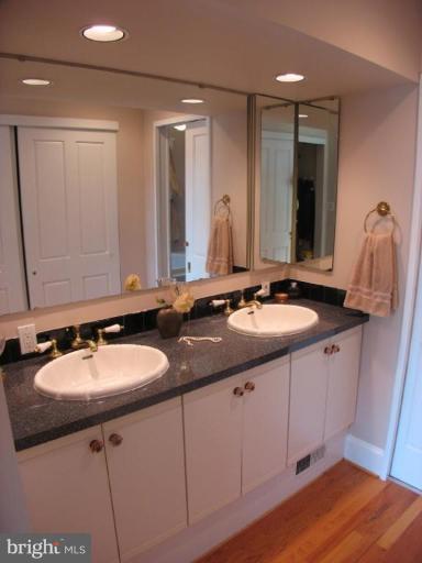 6410 Pinehurst Road Baltimore, MD 21212 - Photo 22 of 30 MASTER BATH DOUBLE VANITY, CLOSET, LAUNDRY CHUTE!