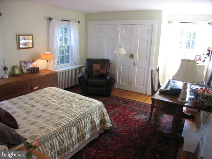 6410 Pinehurst Road Baltimore, MD 21212 - Photo 23 of 30 LARGE FRONT BEDROOM