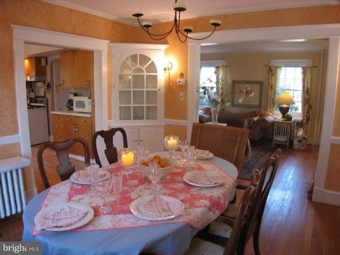 6410 Pinehurst Road Baltimore, MD 21212 - Photo 6 of 30 DINING ROOM VIEW TOWARDS LR & KITCHEN