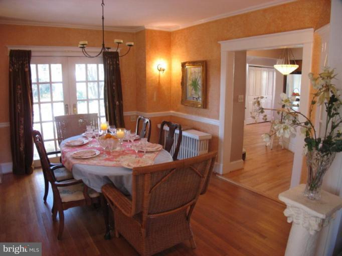 6410 Pinehurst Road Baltimore, MD 21212 - Photo 7 of 30 DINING RM VIEW FROM LIV RM W/FRENCH DRS TO DECK