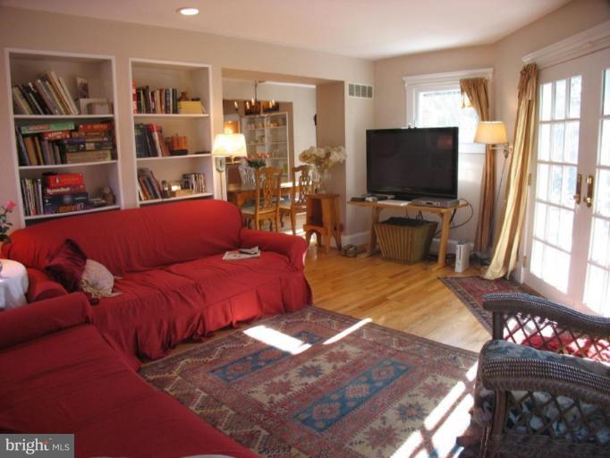 6410 Pinehurst Road Baltimore, MD 21212 - Photo 8 of 30 FAMILY ROOM OFF KIT W/FRENCH DRS TO DECK-BUILT INS