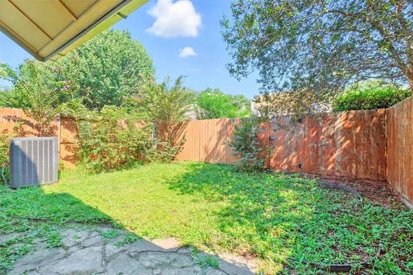 a view of a yard in front of house
