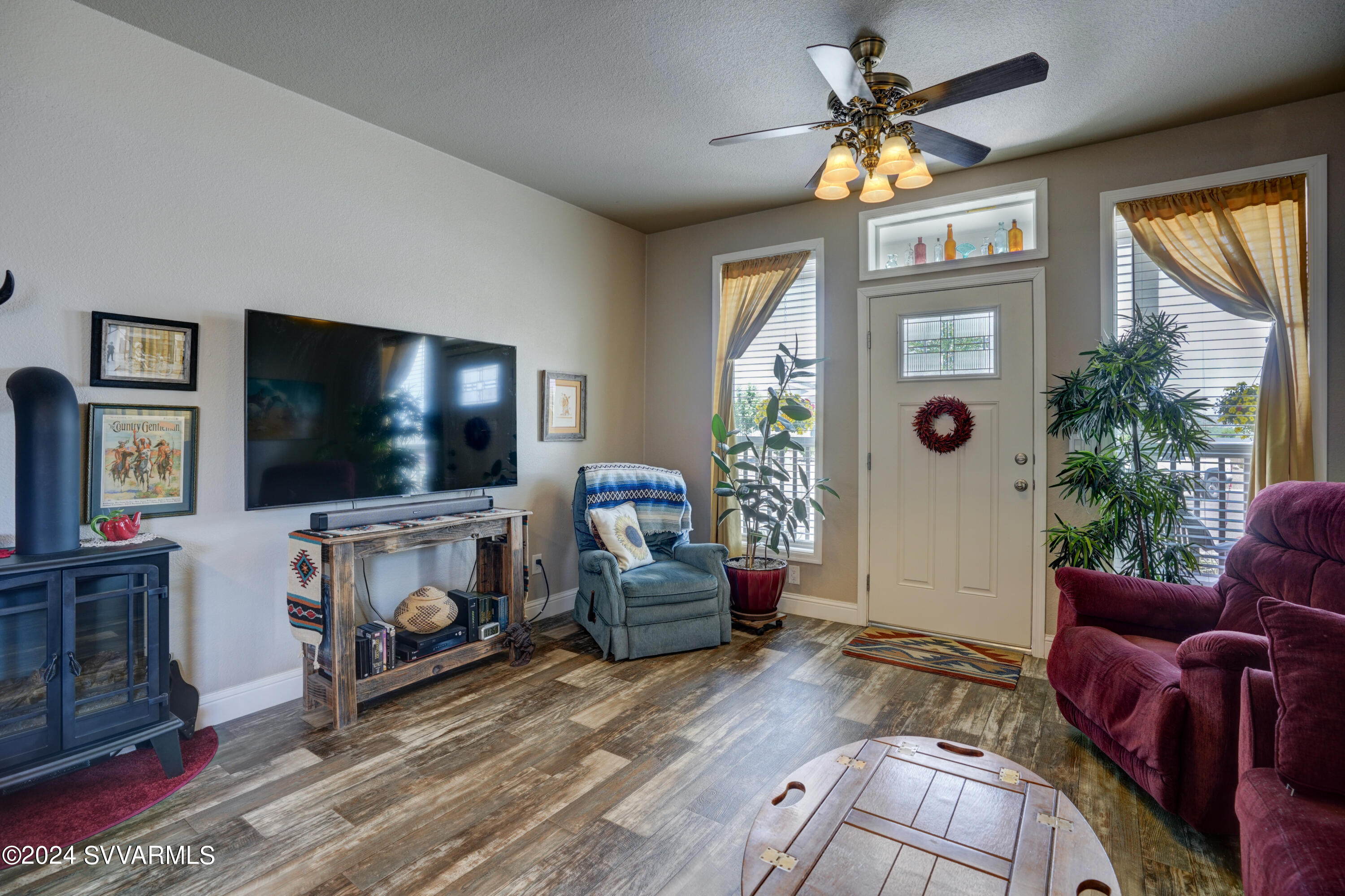 999 Thorton Road, Unit 21 Camp Verde, AZ 86322 - Photo 9 of 23 a living room with furniture and a flat screen tv