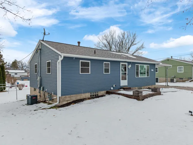 $259,900 | 115 3rd Street Southeast, Plainview, MN 55964
