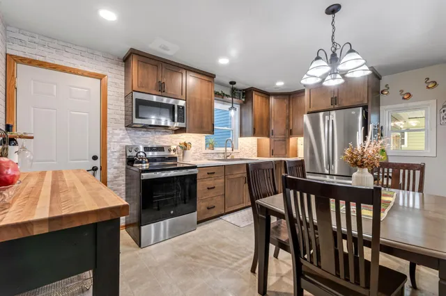 $259,900 | 115 3rd Street Southeast, Plainview, MN 55964