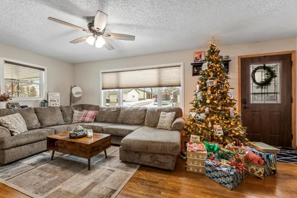 $254,900 | 115 3rd Street Southeast, Plainview, MN 55964