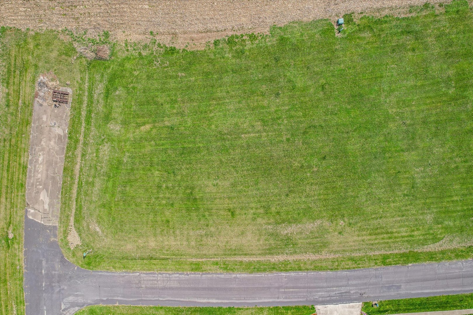 18041 Lakeview Drive Weldon, IL 61882 - Photo 8 of 17 a view of a garden
