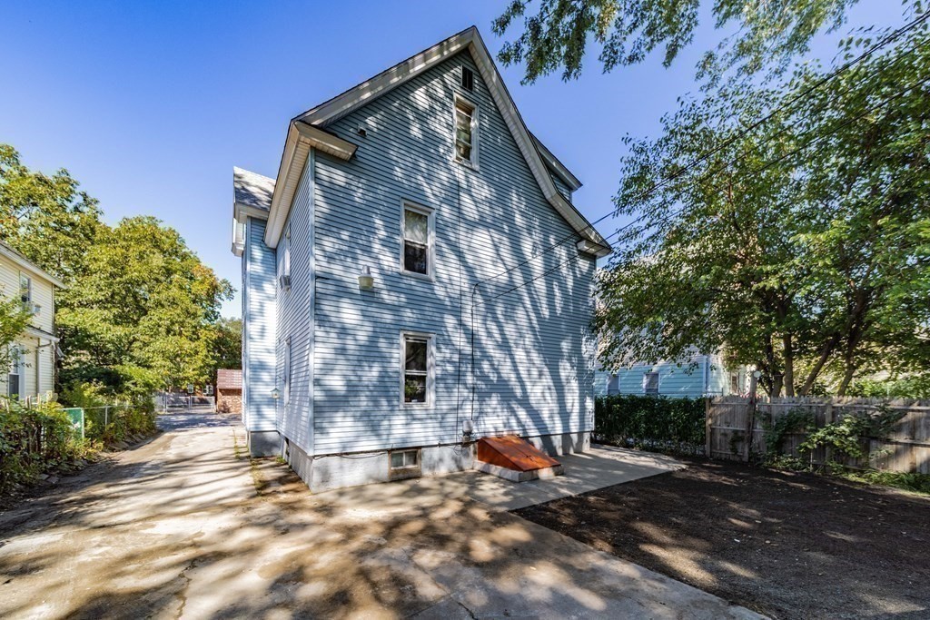321-323 Orange Street Springfield, MA 01108 - Photo 8 of 42 Gallery Image 8