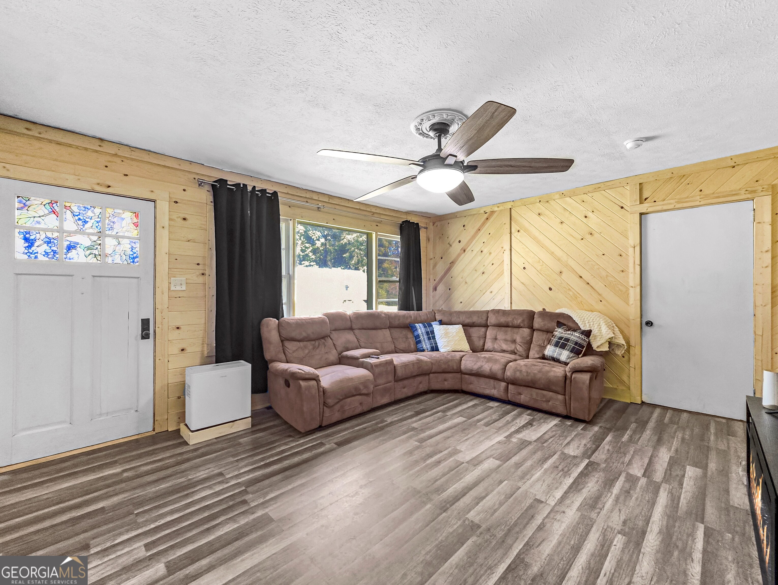 145 Apple Road Thomaston, GA 30286 - Photo 27 of 43 a living room with furniture and a large window