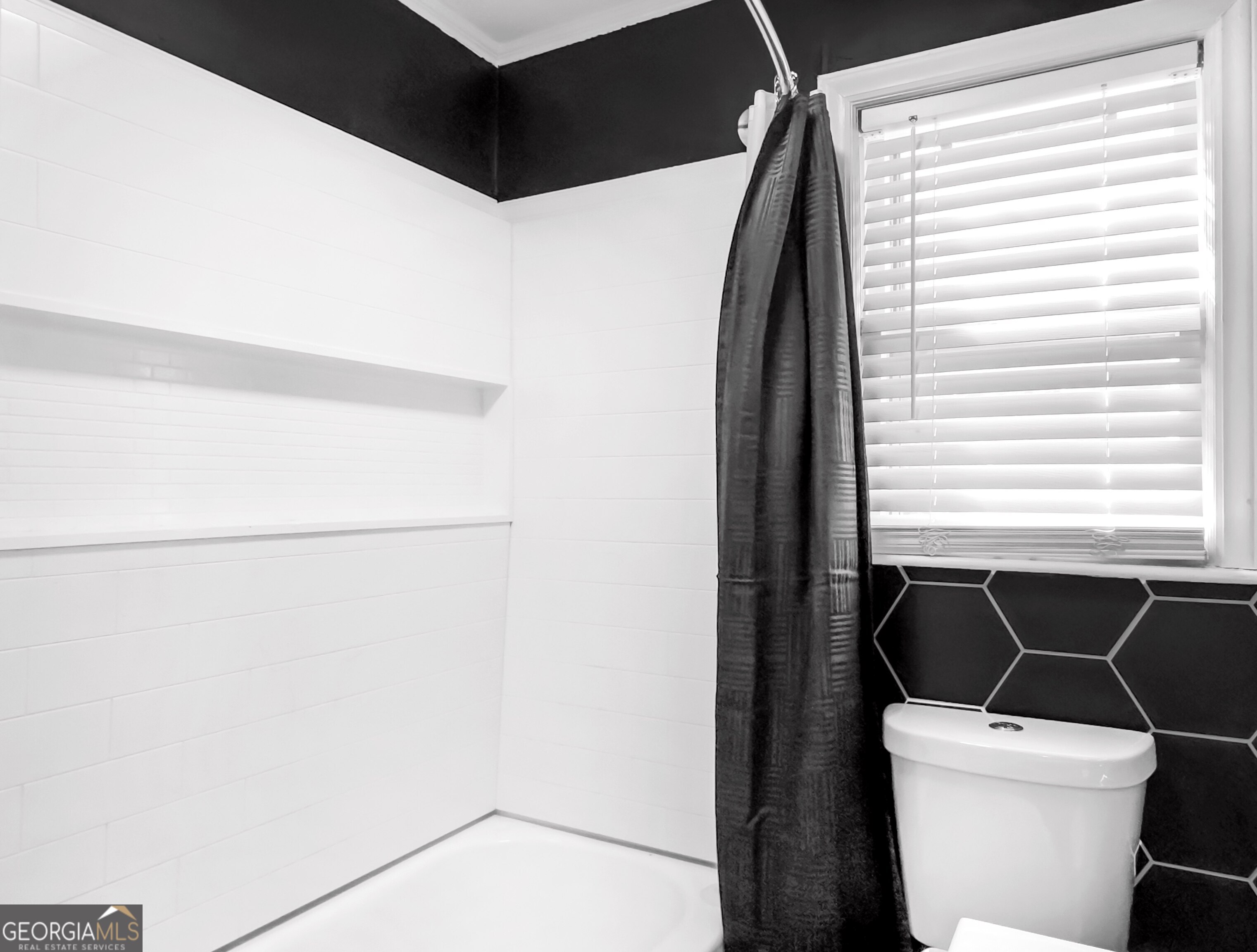 145 Apple Road Thomaston, GA 30286 - Photo 40 of 43 a bathroom with a toilet a sink and a mirror