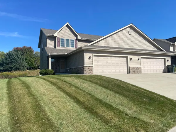 $2,100 | 2635 Parkfield Drive, West Bend, WI 53090