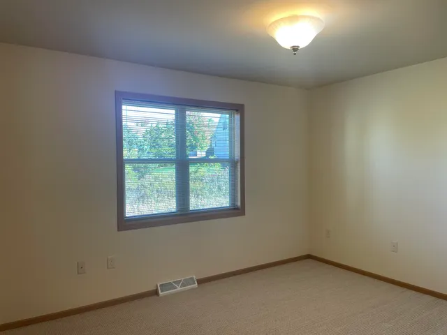 $2,100 | 2635 Parkfield Drive, West Bend, WI 53090