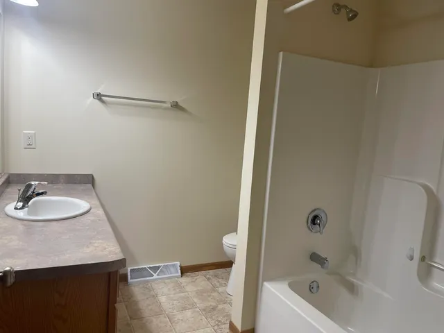 $2,100 | 2635 Parkfield Drive, West Bend, WI 53090