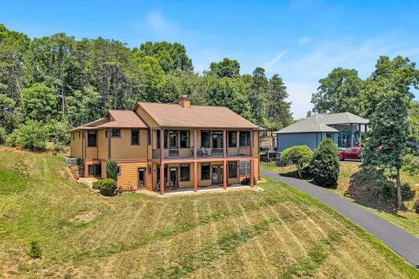 $589,996 | 209 Park Shore Circle, Moneta, VA 24121