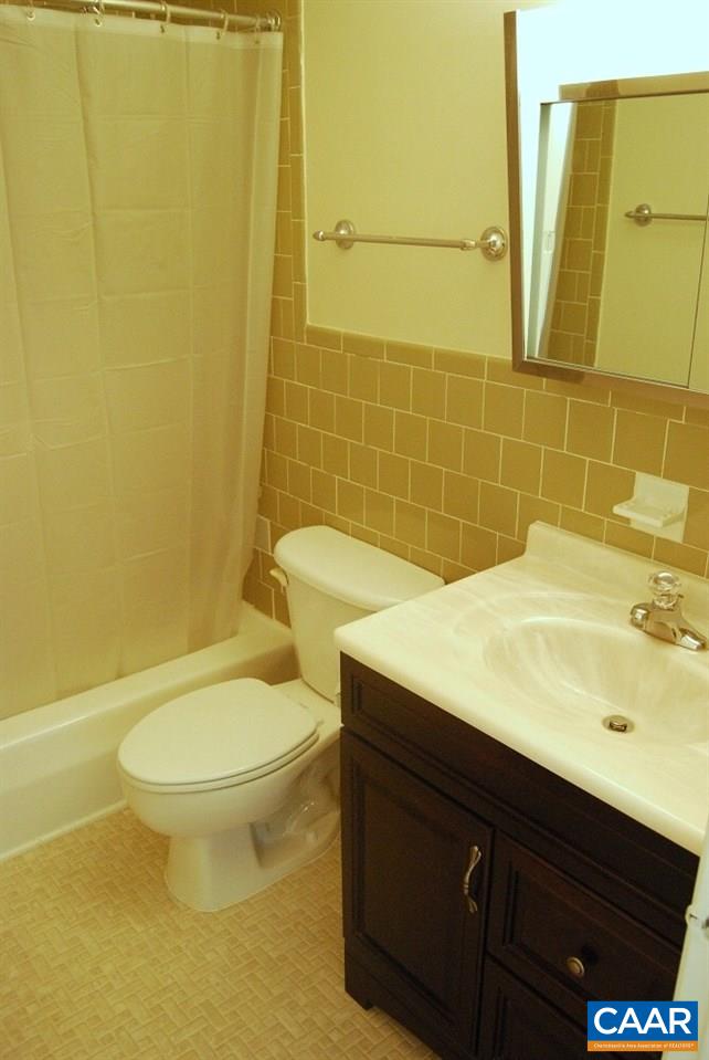 115 Hessian Hills Ridge, Unit 3 Charlottesville, VA 22901 - Photo 8 of 22 a bathroom with a sink and a toilet