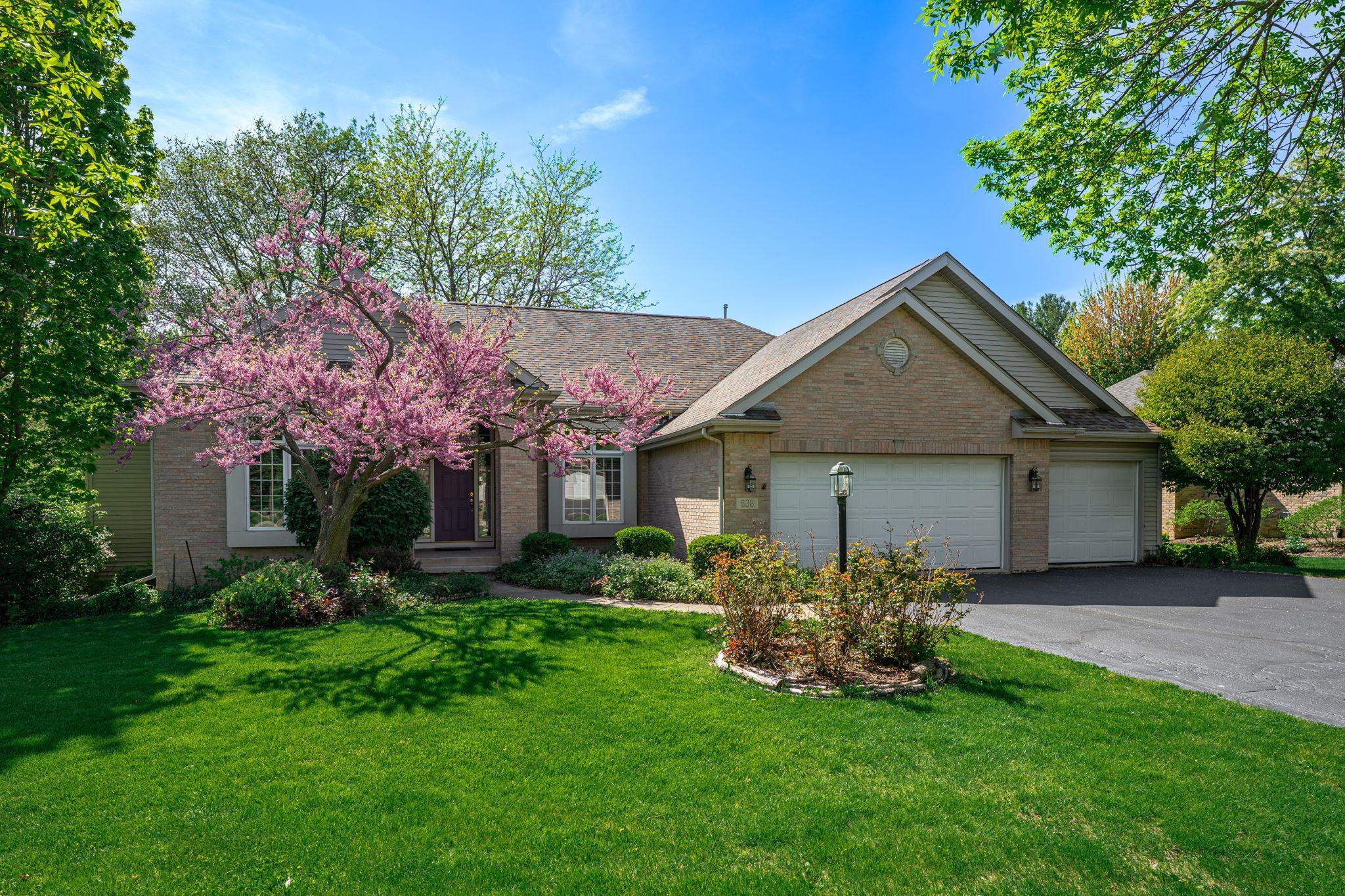 638 Roxbury Road Rockford, IL 61107 - Photo 1 of 40