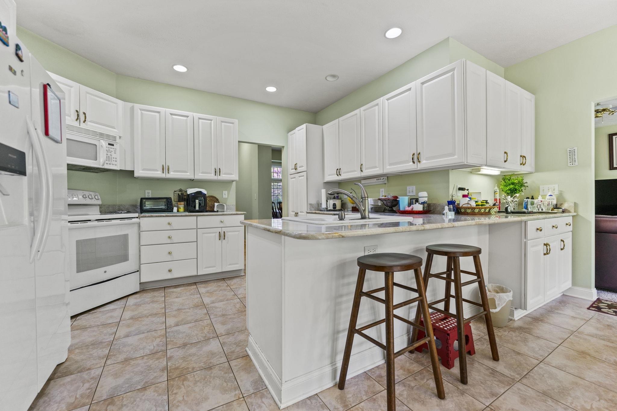 638 Roxbury Road Rockford, IL 61107 - Photo 14 of 40