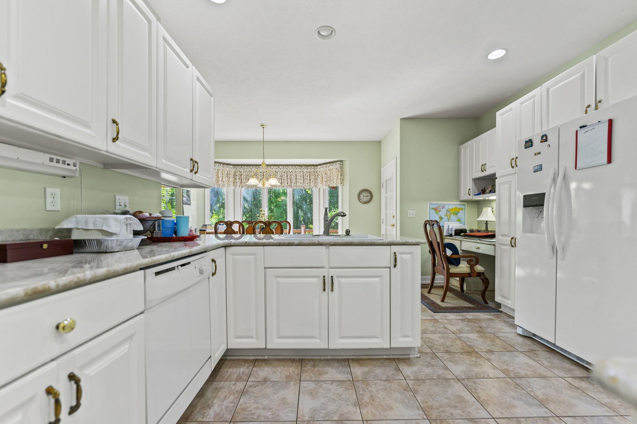 638 Roxbury Road Rockford, IL 61107 - Photo 15 of 40