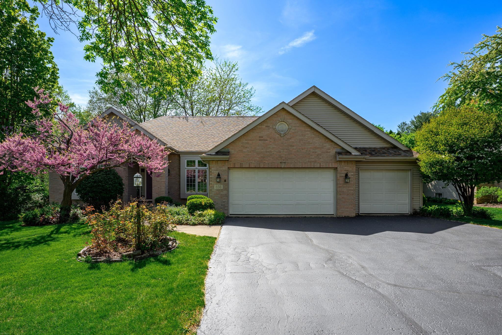 638 Roxbury Road Rockford, IL 61107 - Photo 2 of 40
