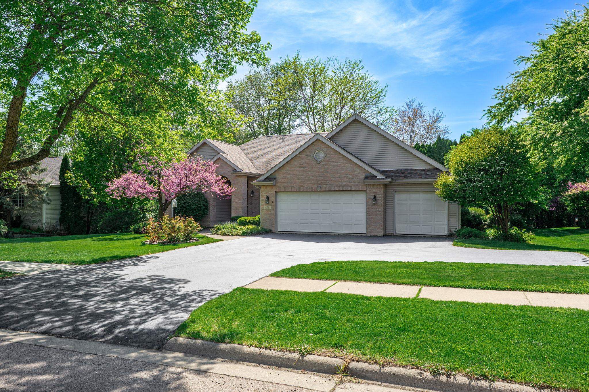 638 Roxbury Road Rockford, IL 61107 - Photo 3 of 40