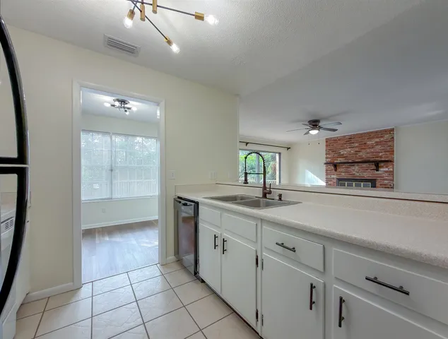 $2,295 | 307 Sweetbriar Drive, Tallahassee, FL 32312