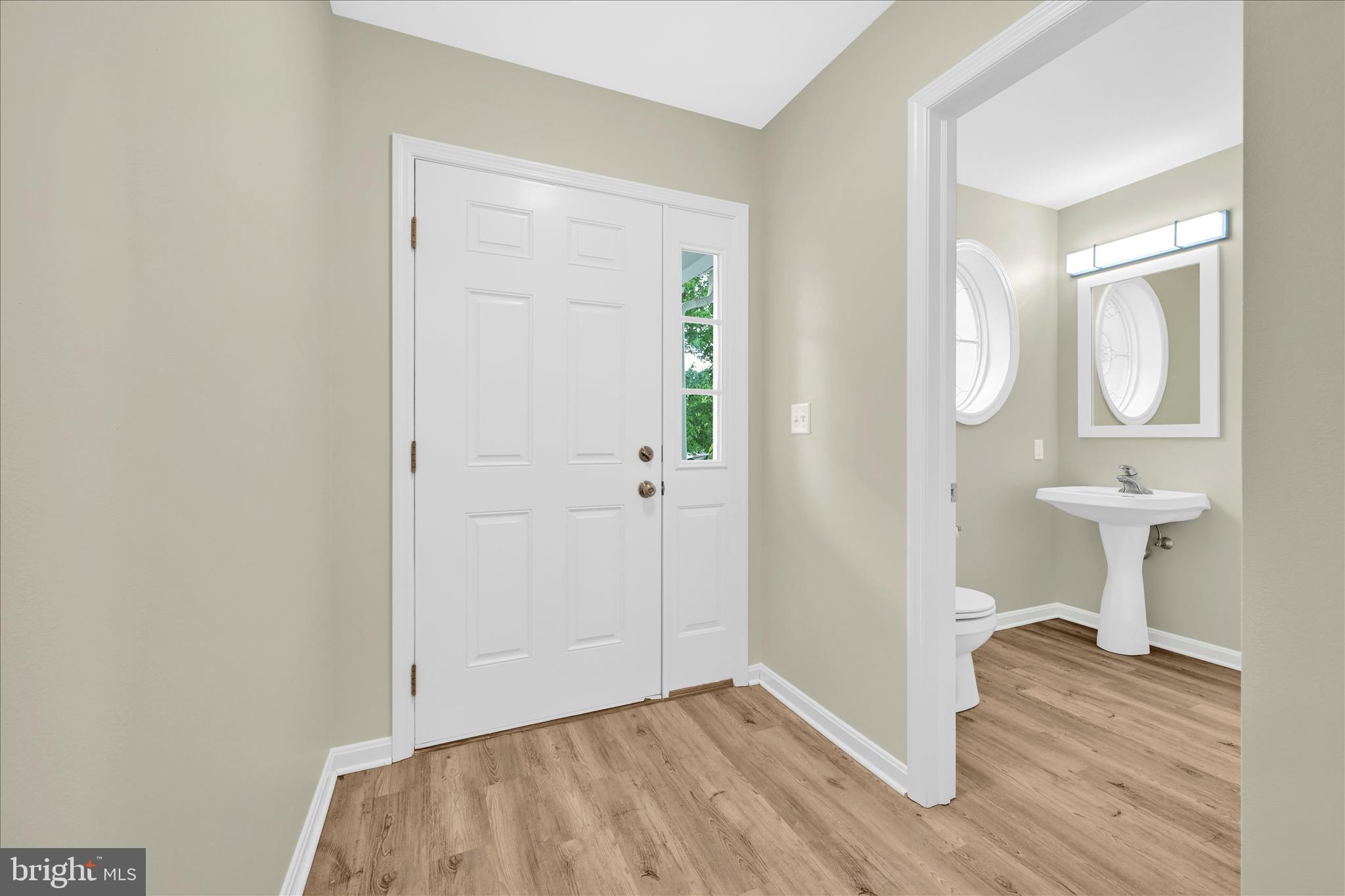 640 Courthouse Circle Lititz, PA 17543 - Photo 3 of 30 Foyer