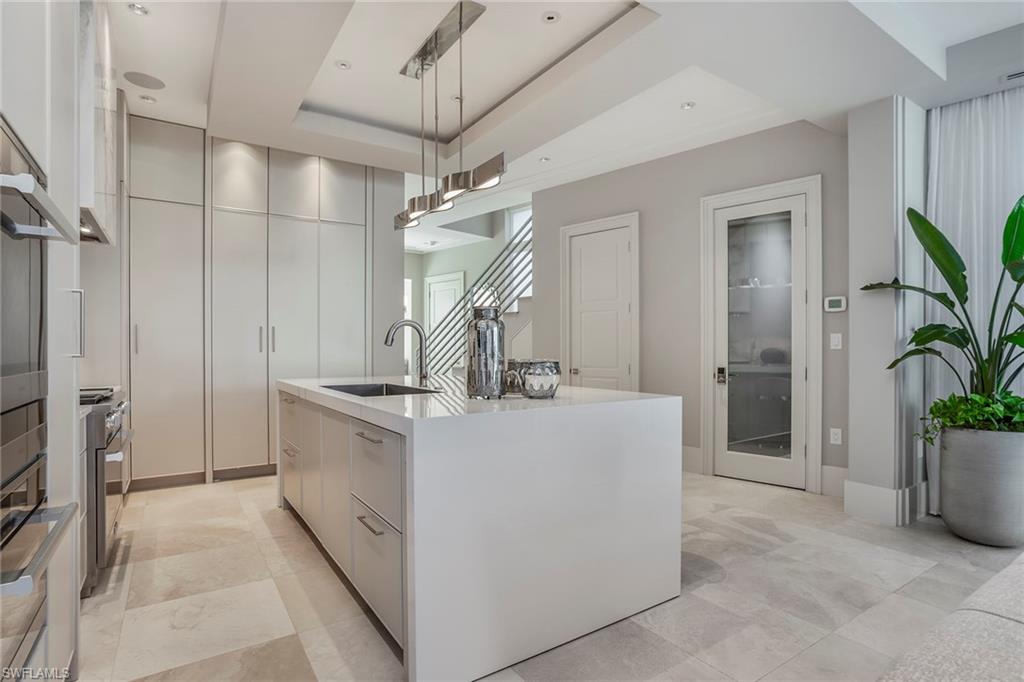 32 6th Street South Naples, FL 34102 - Photo 11 of 37