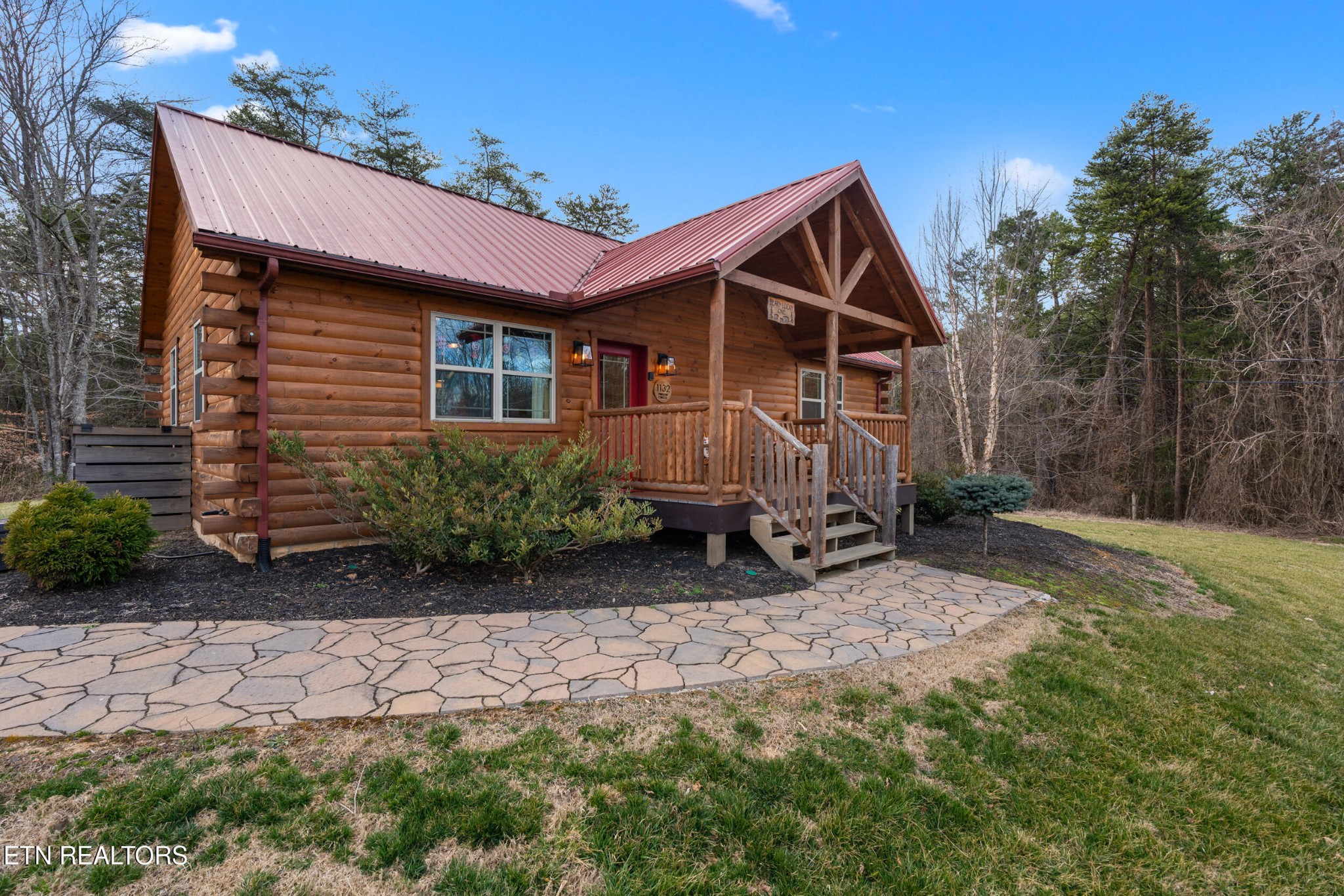 a view of a house with a yard